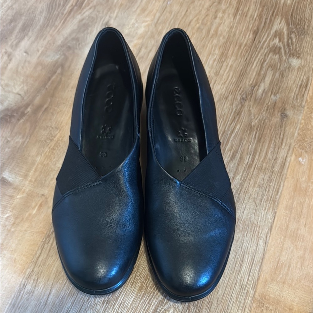 Ecco Black Leather Shoes Size 39